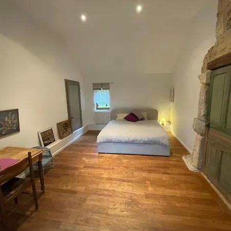 Forest House In Perigord Hébergement de vacances